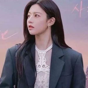 Go Youn-jung Can This Love Be Translated Black Blazer